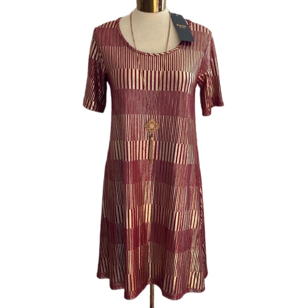 🎉FINAL PRICE🎉 NWT Espresso Maroon Gold Striped Tshirt Dress with Necklace